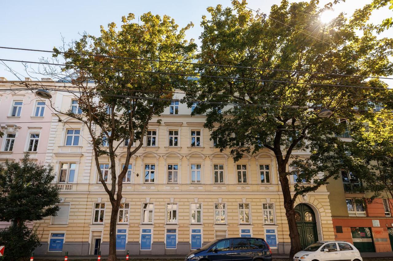Next To Schoenbrunn Wien